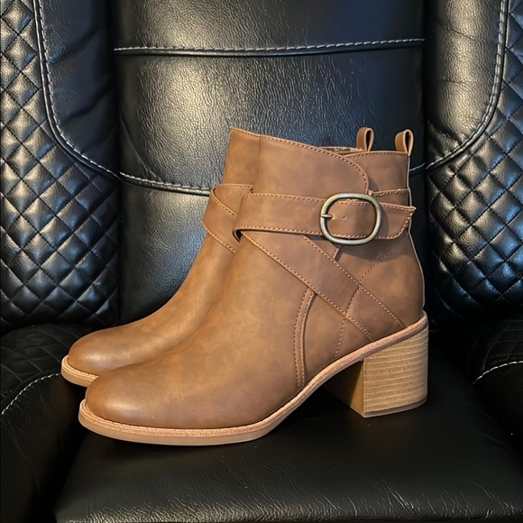 b.o.c. Brown Ankle Boots with Western Silhouette - Picture 2 of 6